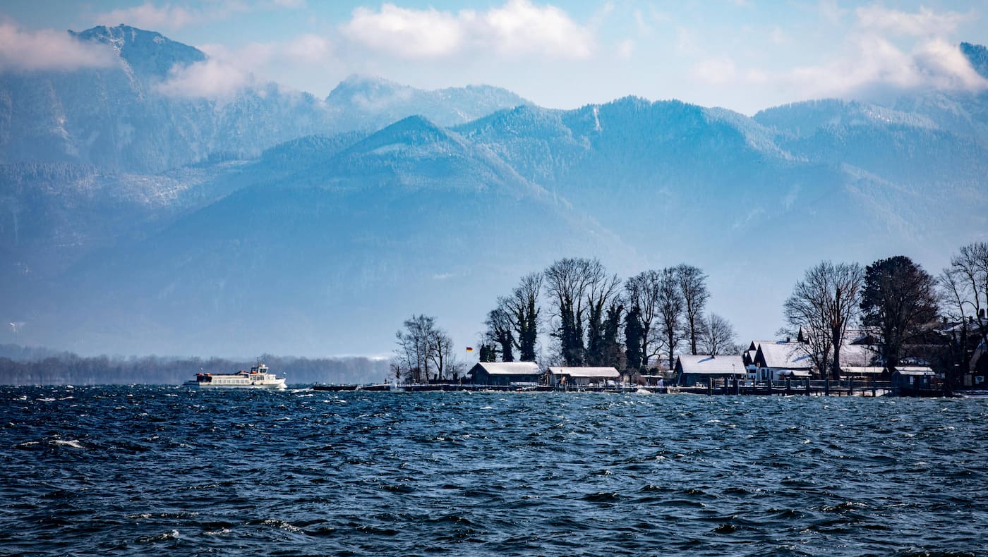 Bayerische Alpen und der Chiemsee, das Bayerische Meer: Das ist die Region Chiemsee-Alpenland.