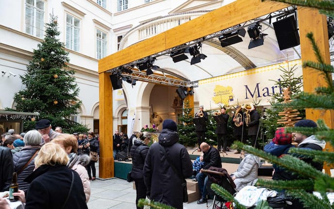 So schmeckt Niederösterreich-Adventmarkt, Adventmarkt, Advent, Weihnachten, Palais Niederösterreich, Musik, Bühne, Blechbläser