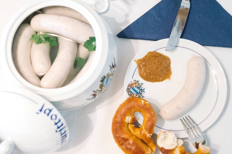 Weißwurst kochen, essen, Beilagen, Geschichte