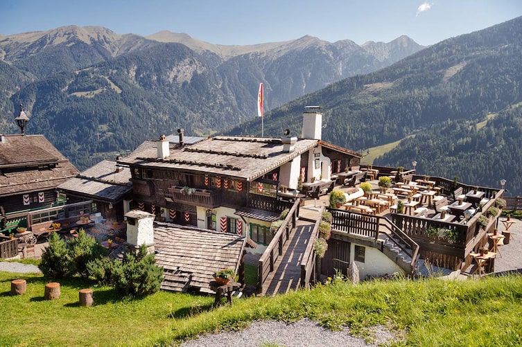 Mitten in den Salzburger Bergen, auf 1.265 Metern Höhe, thront die MONDI Bellevue Alm Gastein.