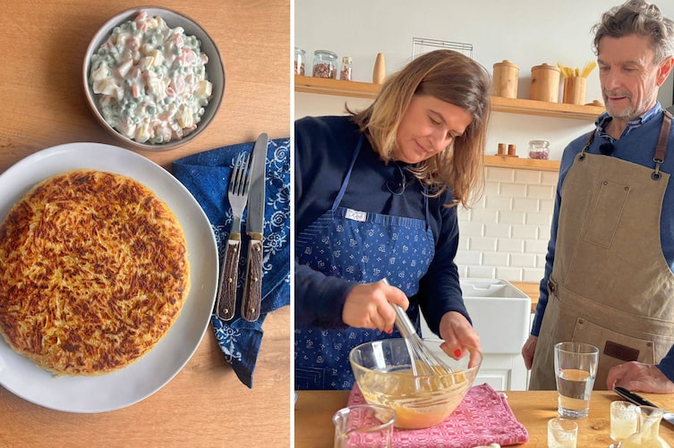 Mesi Tötschinger und Harald Nachförg bereiten in der Servus-Küche einen großen Kartoffelpuffer mit Gemüsemayonnaise zu.