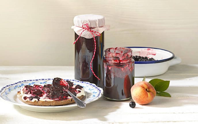 Marmelade, Eingemachtes, selber machen, Einmachgläser, Heidelbeeren, Pfirsiche, Servus Rezept