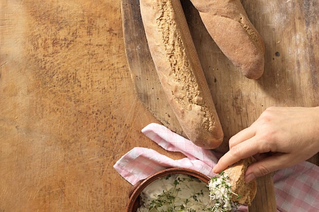 Dinkel-Einkorn-Baguettes - 13:20 h - Rezept - Servus