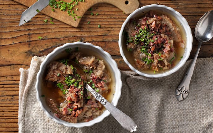 Oma Adeles Scheiterhaufen mit Schneehaube - 1:15 h - Rezept - Servus