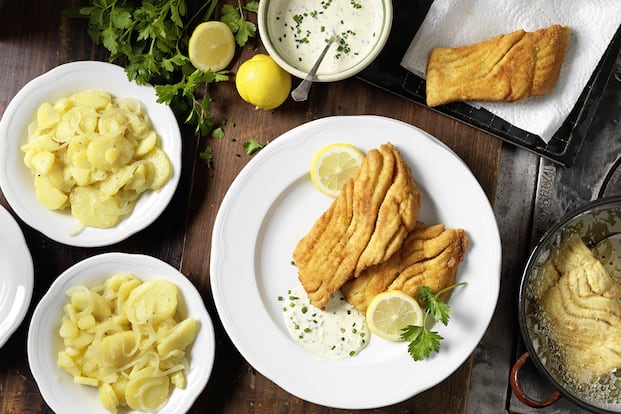 Gebackener Karpfen mit Erdäpfelsalat ... - 1:30 h - Rezept - Servus