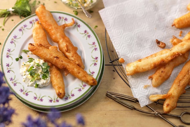 Gebackener Spargel mit Kräutersauce - 0:20 h - Rezept - Servus