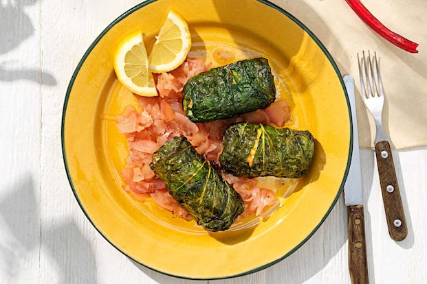 Mangoldblätter-Rouladen mit Fischfüllung - 1:00 h - Rezept - Servus