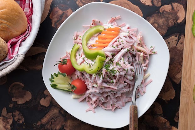 Wurstsalat mit Kräutermarinade - 0:20 h - Rezept - Servus