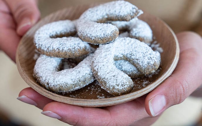 Vanillekipferl, Mohn, Staubzucker, Kekse, Plätzchen, Weihnachten, Servus Rezept