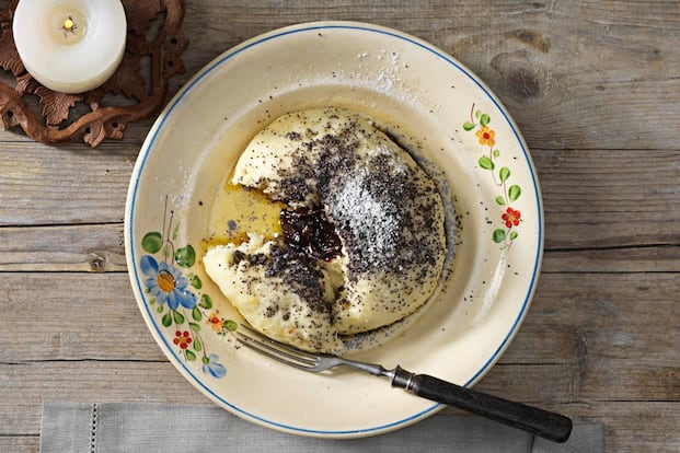 Omas Germknödel mit Mohn und Butter - 2:00 h - Rezept - Servus