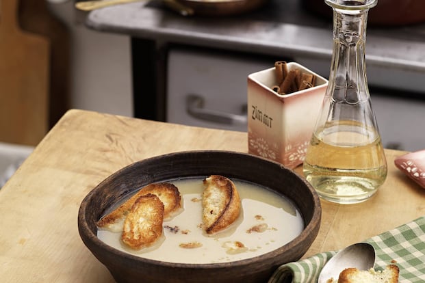 Pannonische Weinsuppe - 0:40 h - Rezept - Servus