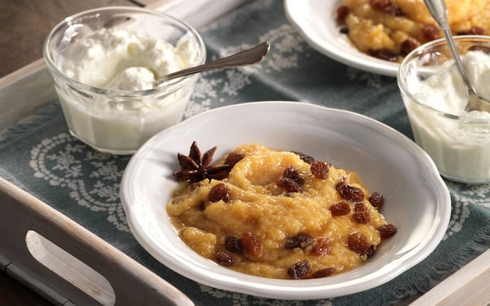 Plenten mit Weinbeeren, Sig und Schafjoghurt (Foto: Eisenhut & Mayer)