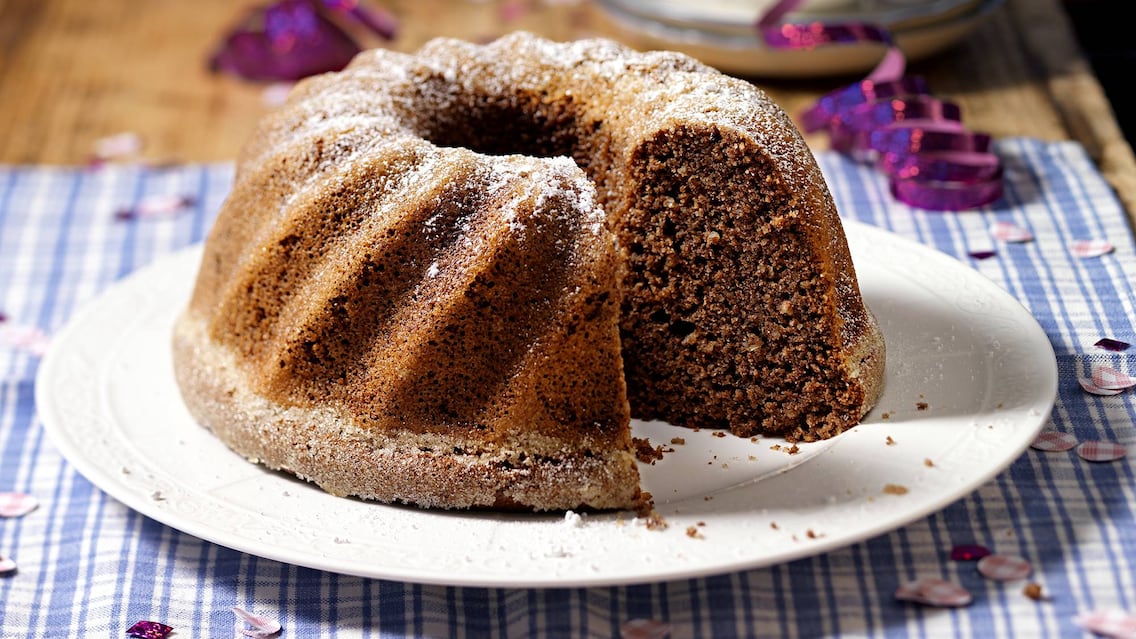 Burgenländischer Rotweingugelhupf - Rezept - Servus