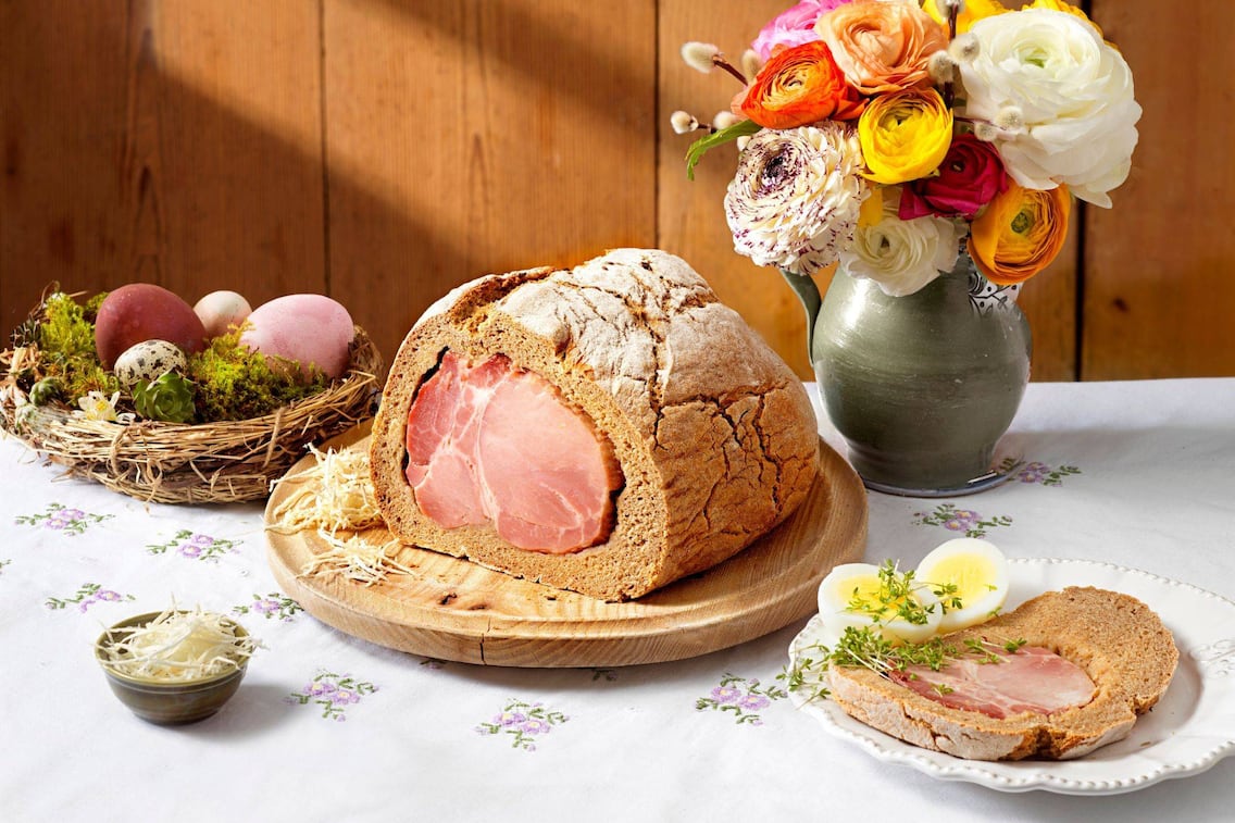 Osterschinken, Osterschinken im Brotteig, Osterjause, Ostereier, Ostern, Kren