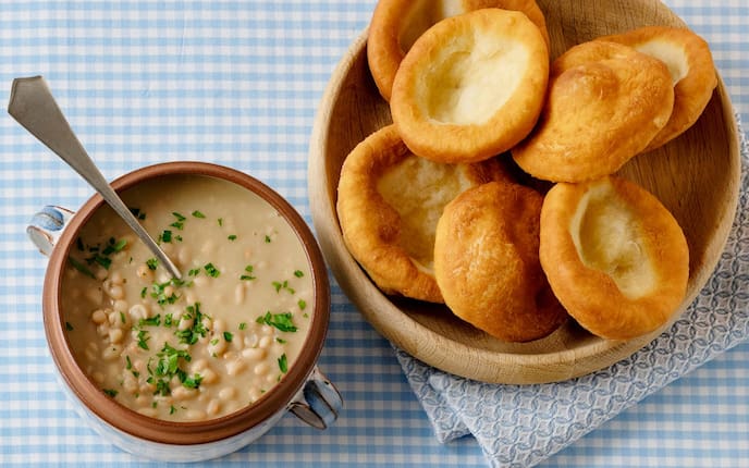 Kiachl, Bohnensuppe, Suppenschüssel, Löffel, Holzschüssel