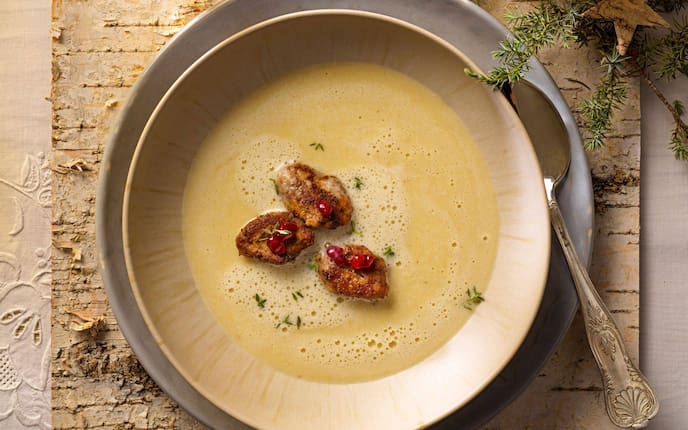 Suppe, Schaumsuppe, Vorspeise, Tobinambur, Nockerl, Weihnachtsessen, Festtagsessen, Servus Rezept